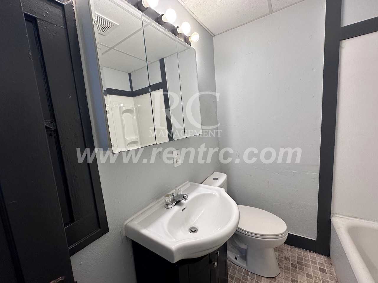 1210 Robinson St - Photo 4 of 13