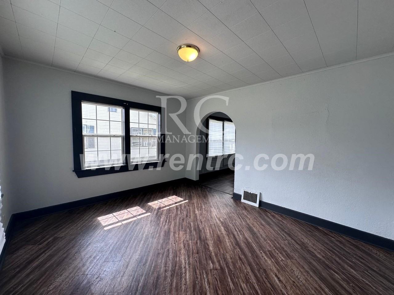 1210 Robinson St - Photo 6 of 13