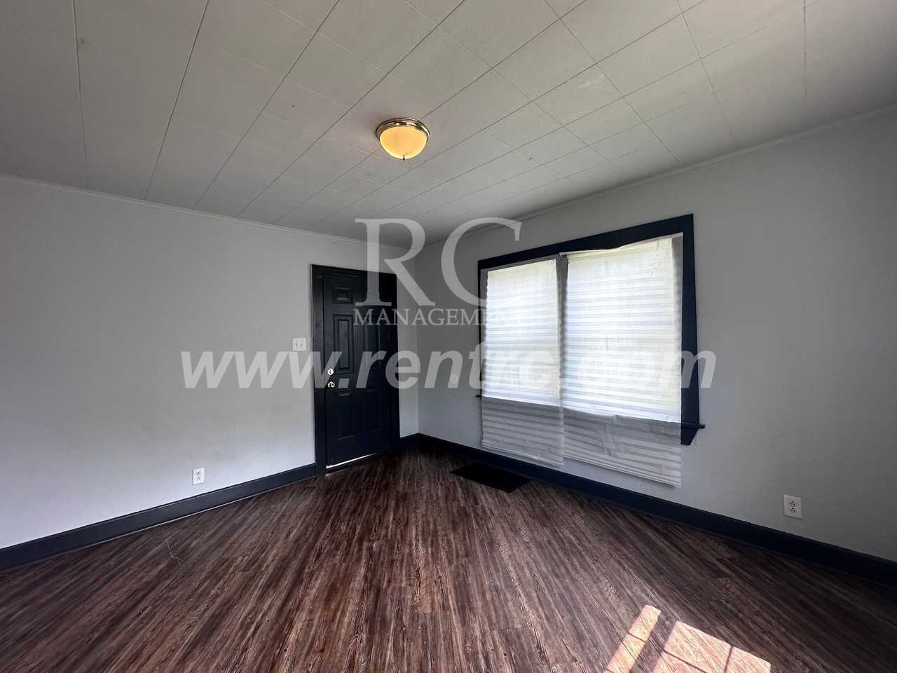 1210 Robinson St - Photo 7 of 13