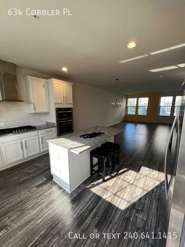 634 Cobbler Pl - Photo 5 of 19