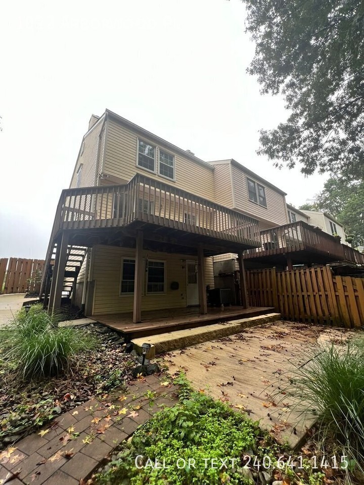 1022 Arborwood Pl - Photo 5 of 26