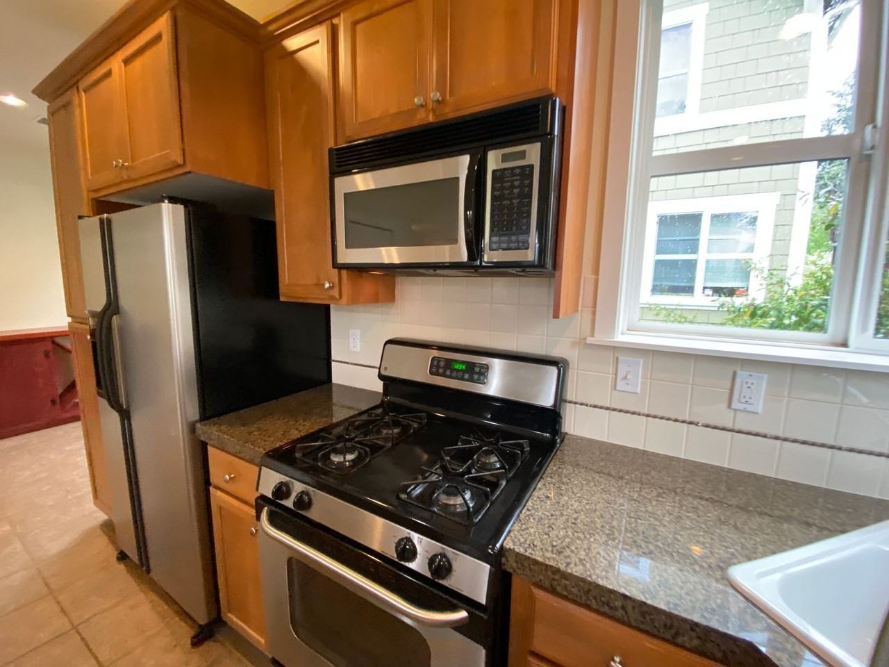 3637 Wallingford Ave N #B - Photo 5 of 17