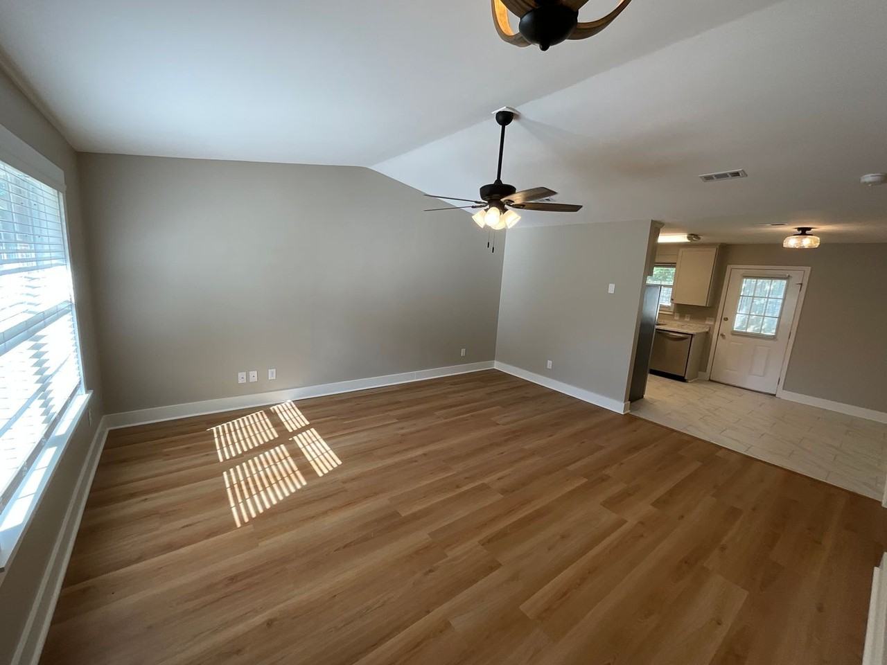 2978B Green St - Photo 3 of 11