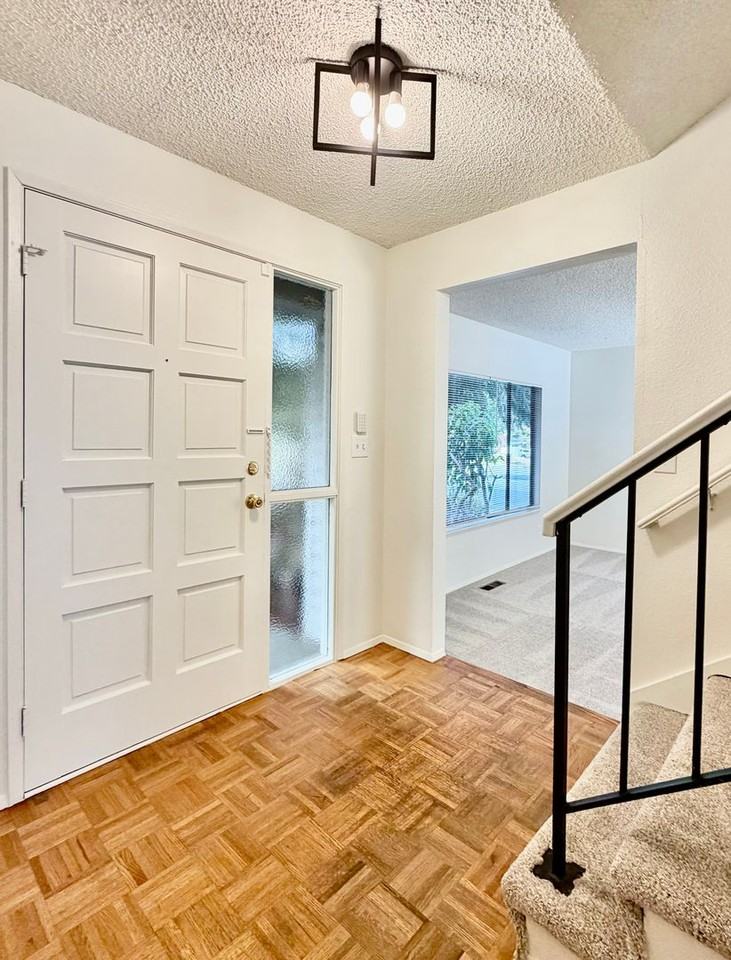 9235 Ne 142nd St - Photo 2 of 23