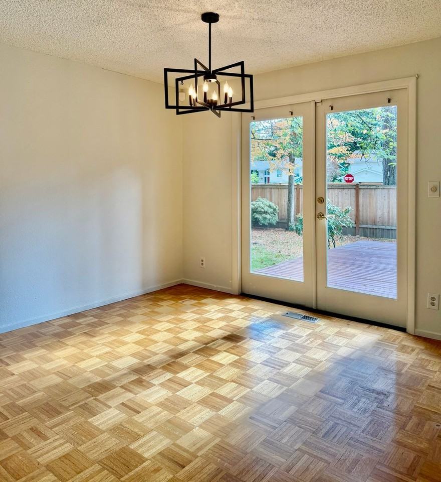 9235 Ne 142nd St - Photo 5 of 23