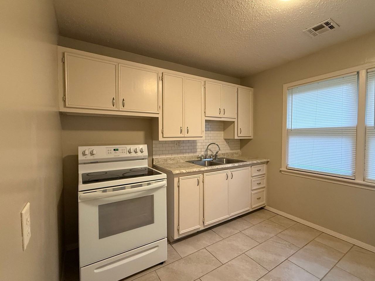 4509 S Handley Ave - Photo 4 of 16
