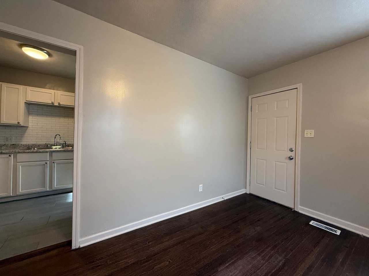 1638 S Washington Ave - Photo 3 of 13