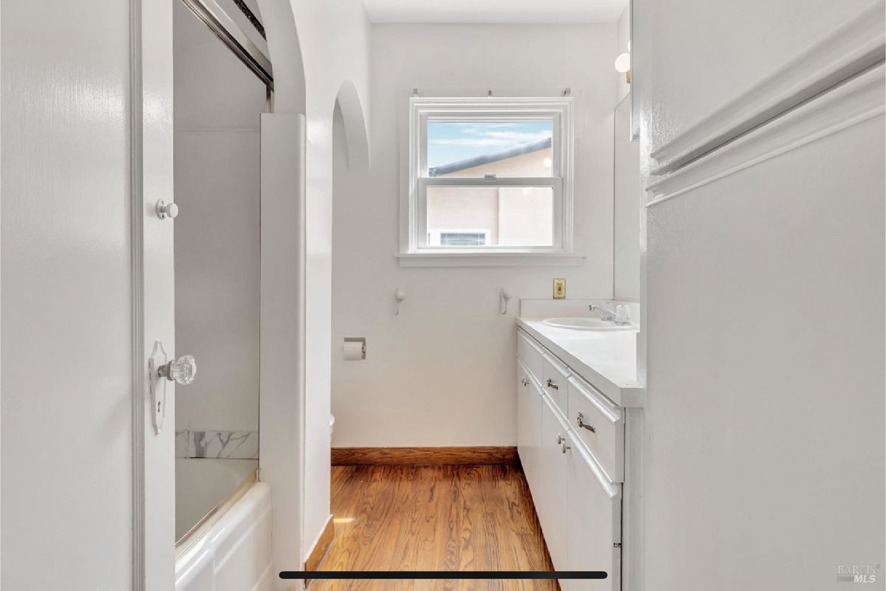 1530 Oak St #1530 - Photo 3 of 10