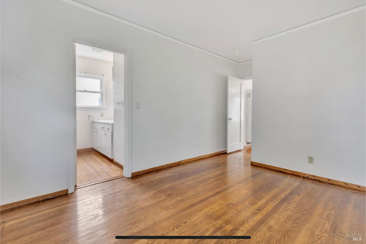 1530 Oak St #1530 - Photo 6 of 10