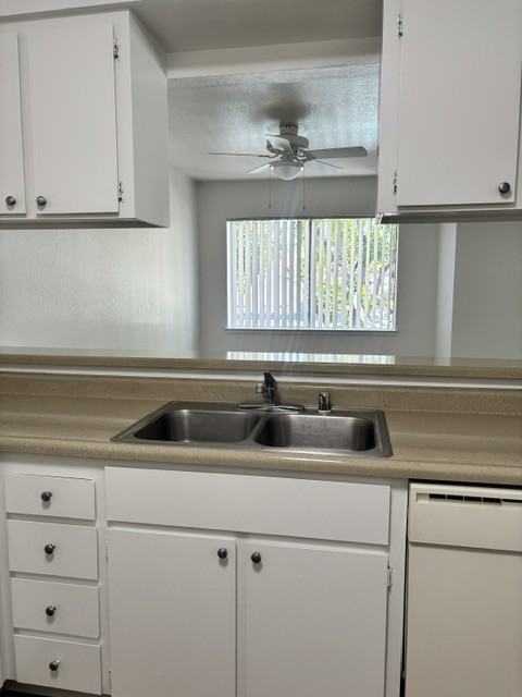18300 Carriage Drive - Photo 2 of 22