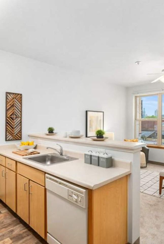 Fifth Avenue Place Apartments - Photo 3 of 10