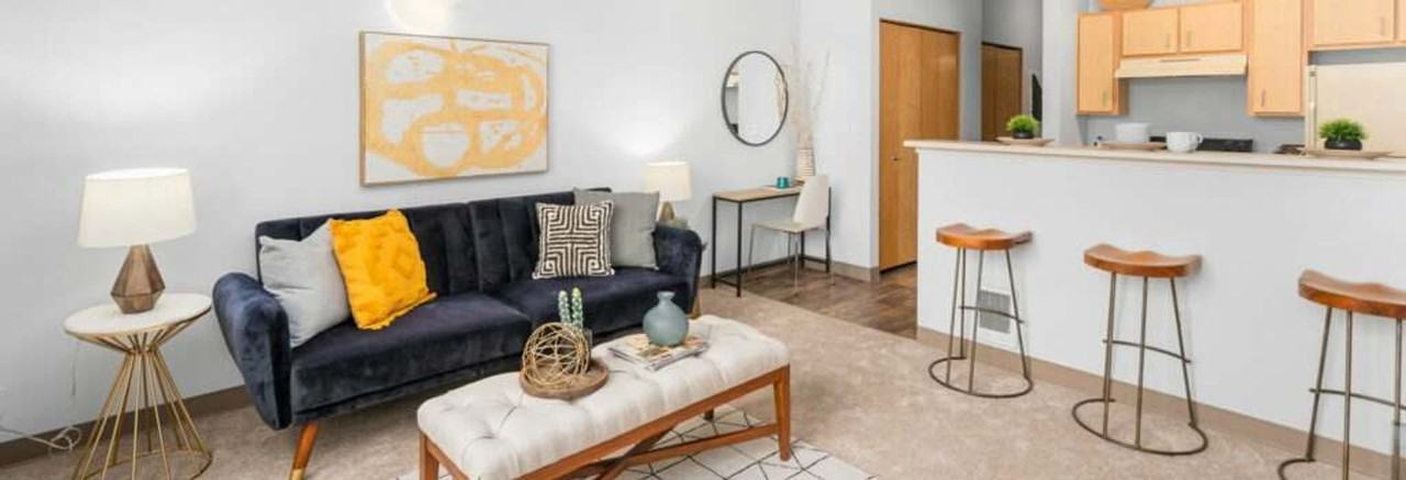 Fifth Avenue Place Apartments - Photo 7 of 10