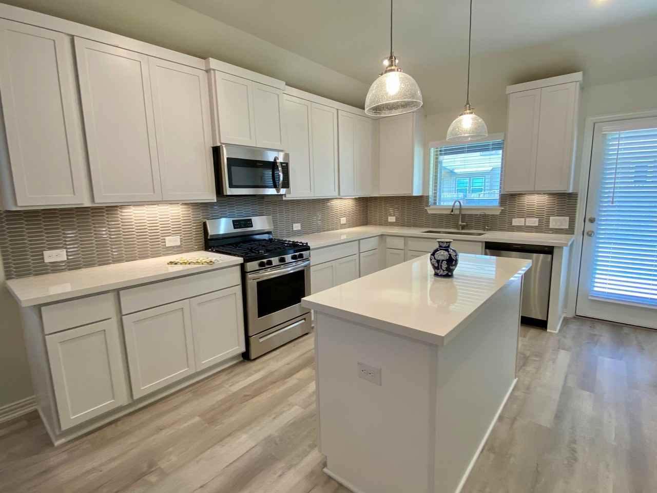 2033 Flametree Ave #NA - Photo 4 of 13