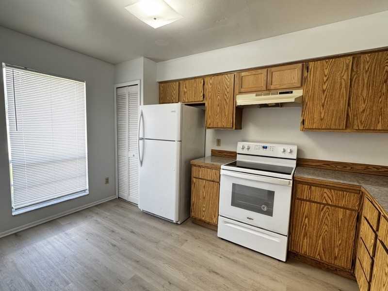 3306 Netherwood Dr - Photo 4 of 11