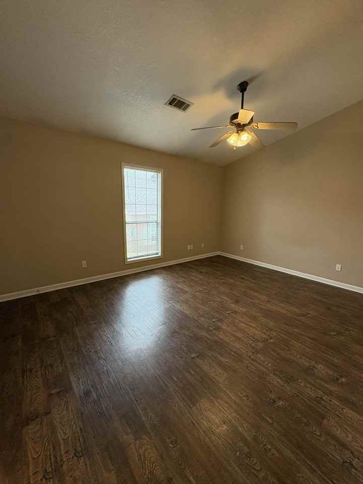 1401 Lakewood Dr #8 - Photo 3 of 7