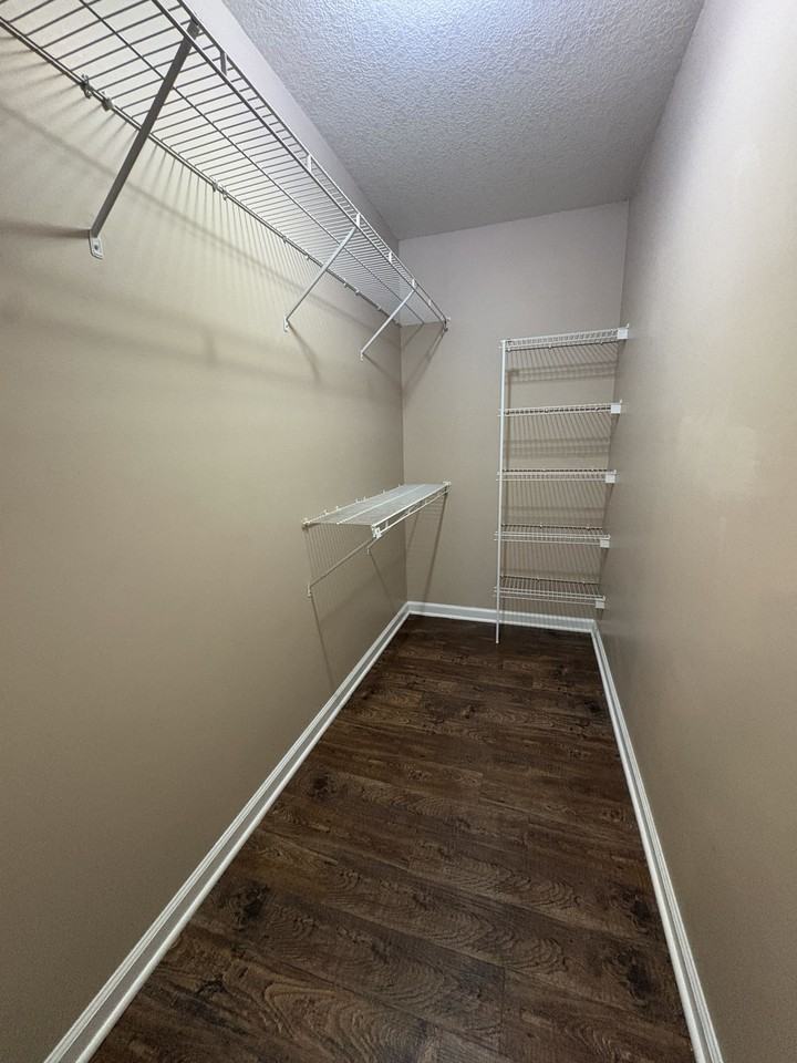 1401 Lakewood Dr #8 - Photo 5 of 7