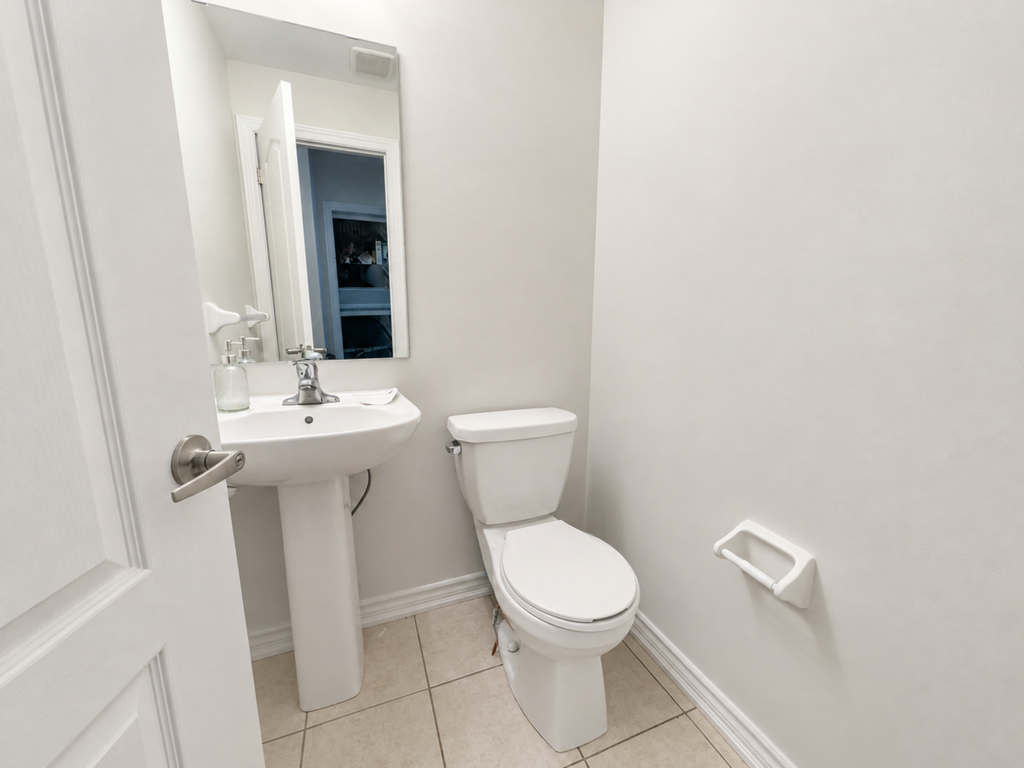 79 Baker St - Photo 7 of 18