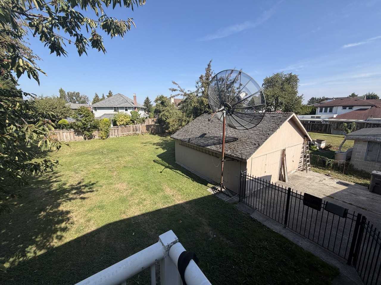 10051 Bridgeport Rd - Photo 2 of 18