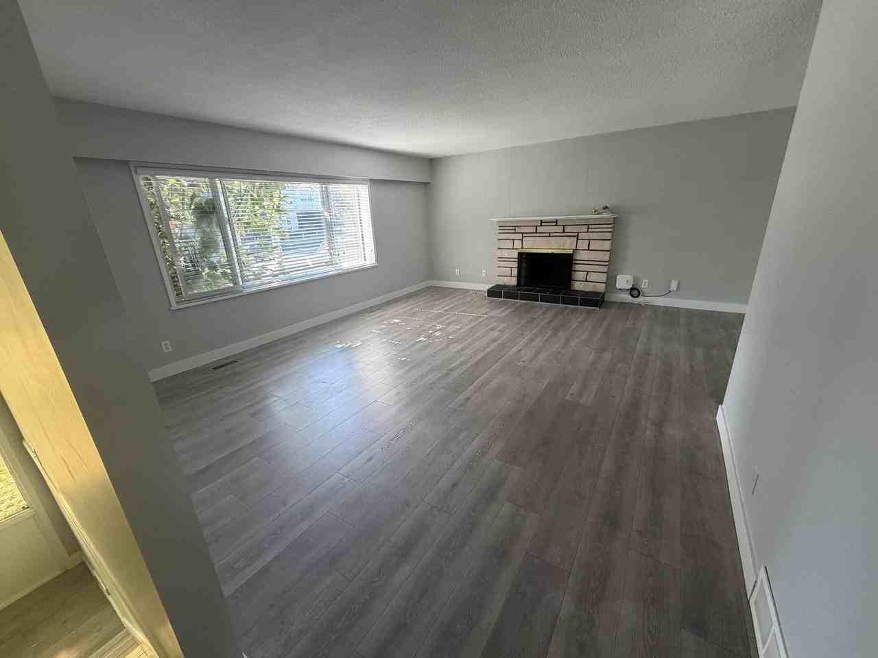 10051 Bridgeport Rd - Photo 3 of 18