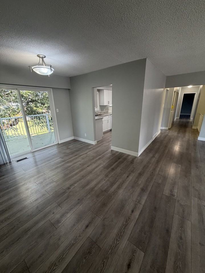 10051 Bridgeport Rd - Photo 5 of 18