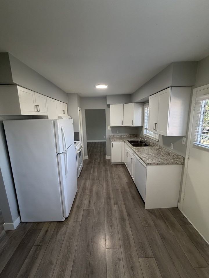 10051 Bridgeport Rd - Photo 7 of 18
