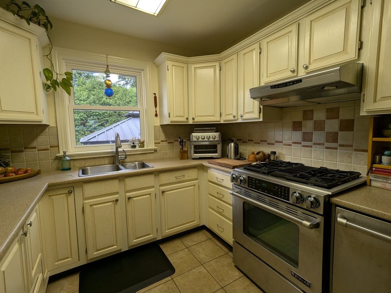 69 Cote-Des-Neiges Rd - Photo 6 of 15