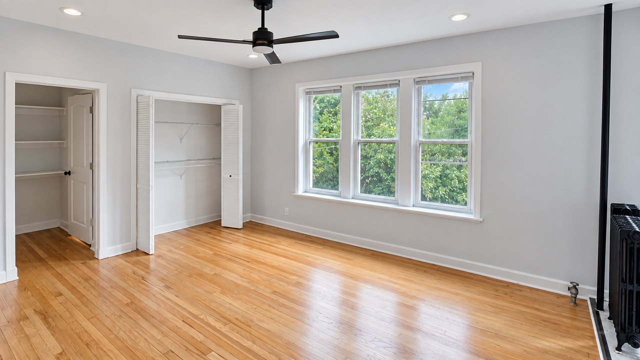 1635 W Morse Ave #209 - Photo 2 of 5