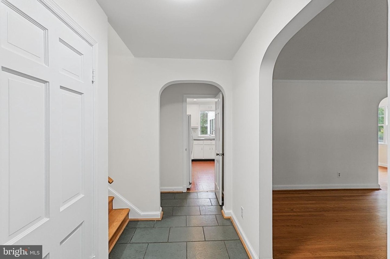 5625 Ogden Rd - Photo 3 of 49