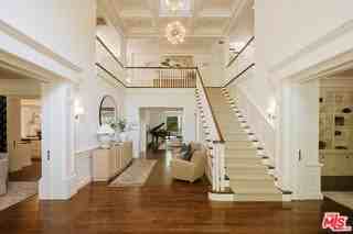 2435 Mandeville Canyon Rd - Photo 3 of 8
