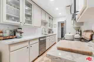 901 10th St #204 - Photo 7 of 8