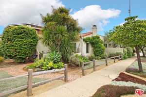 featured image of 879 Fiske St