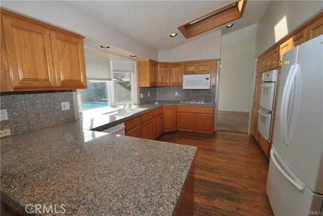 3292 Kenilworth Dr - Photo 2 of 8
