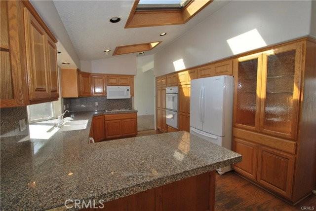 3292 Kenilworth Dr - Photo 3 of 8