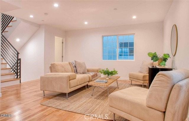 2333 1/2 Langdale Ave - Photo 3 of 8
