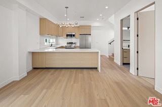 11010 Hortense St - Photo 6 of 8