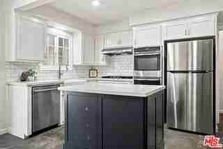 110 S Elwood Ave - Photo 6 of 8