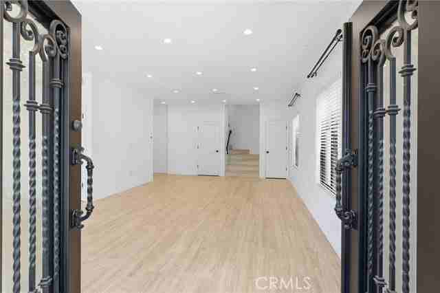 913 Hilldale Ave - Photo 4 of 8