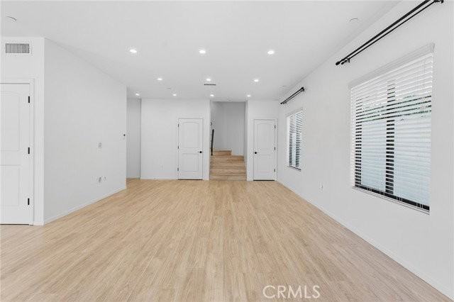 913 Hilldale Ave - Photo 5 of 8