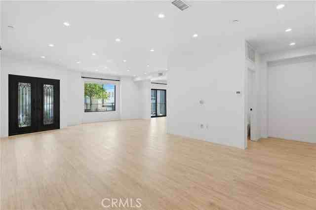 913 Hilldale Ave - Photo 6 of 8