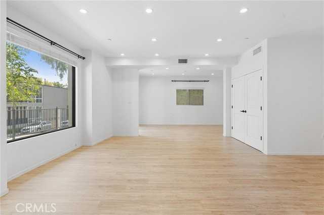 913 Hilldale Ave - Photo 7 of 8