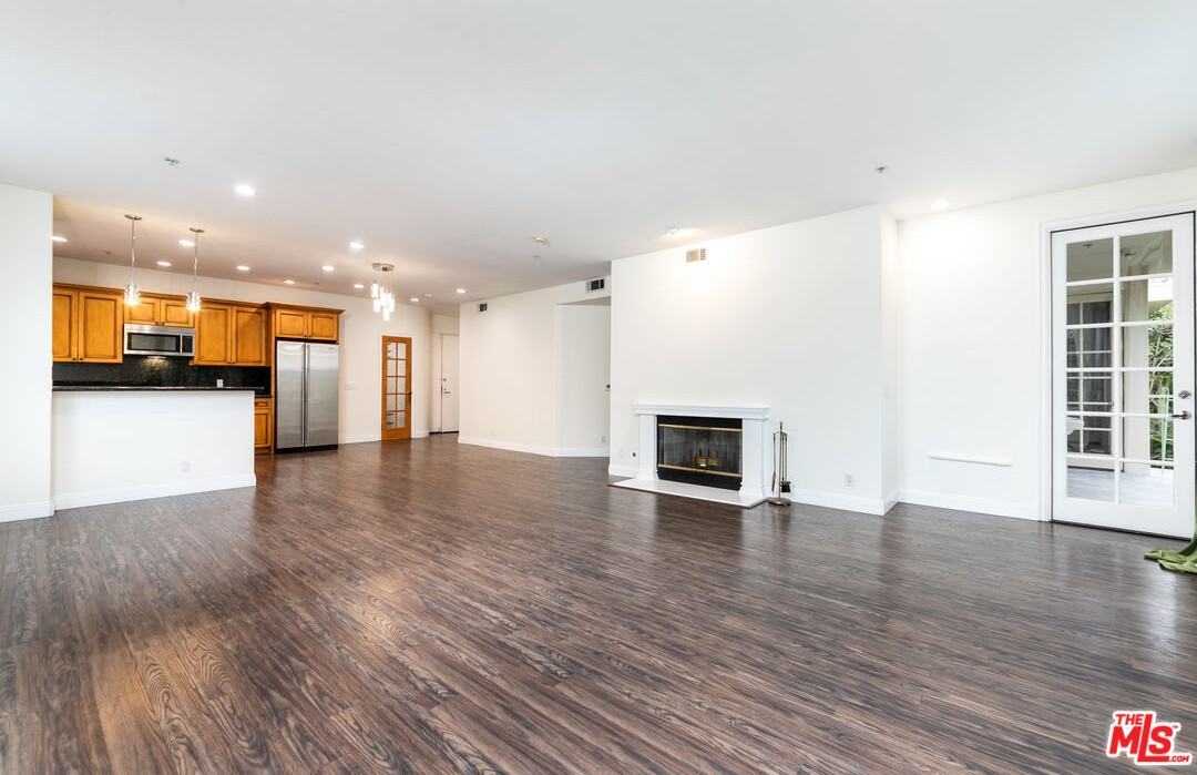 117 N Gale Dr #306 - Photo 2 of 8