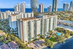 Collins Ave - Photo 3 of 8