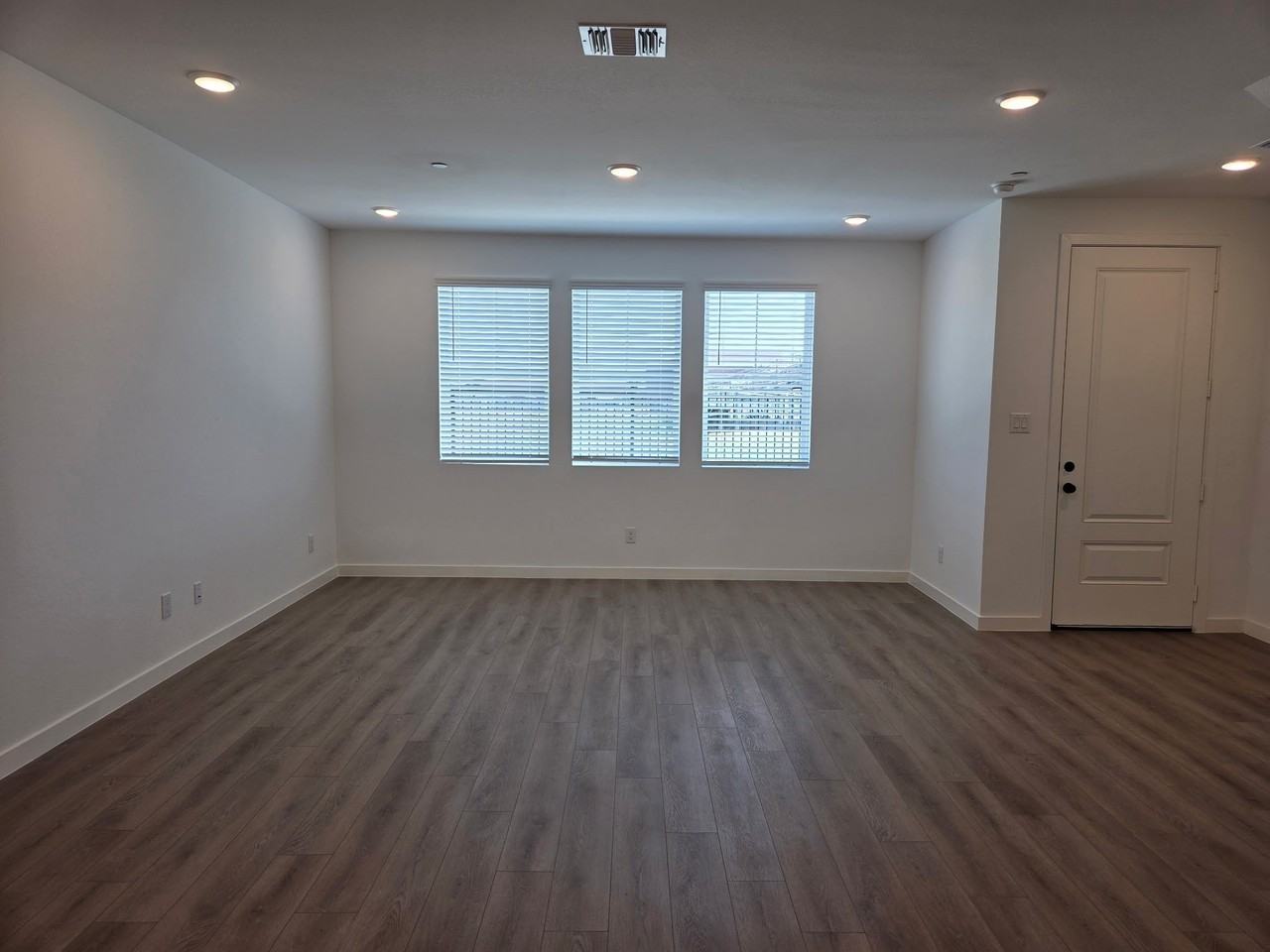 5708 Lakeview Dr - Photo 2 of 29
