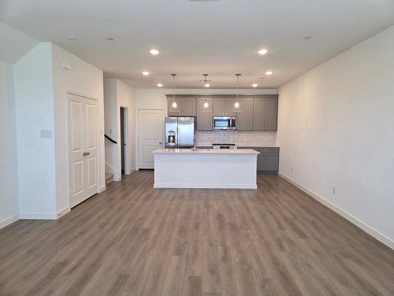 5708 Lakeview Dr - Photo 4 of 29