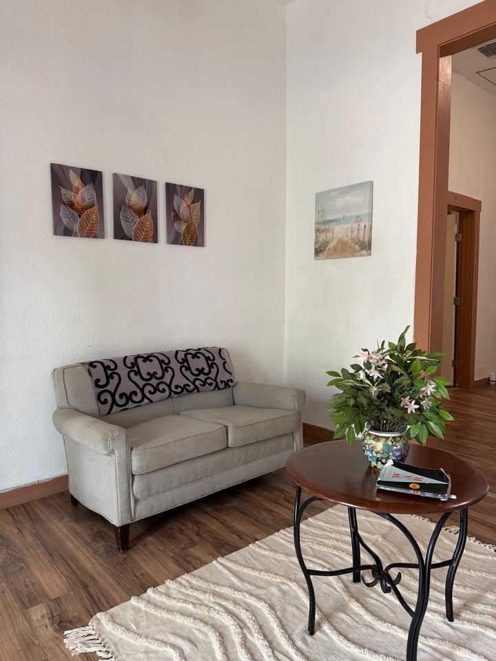 Bristol Ave - Photo 5 of 11