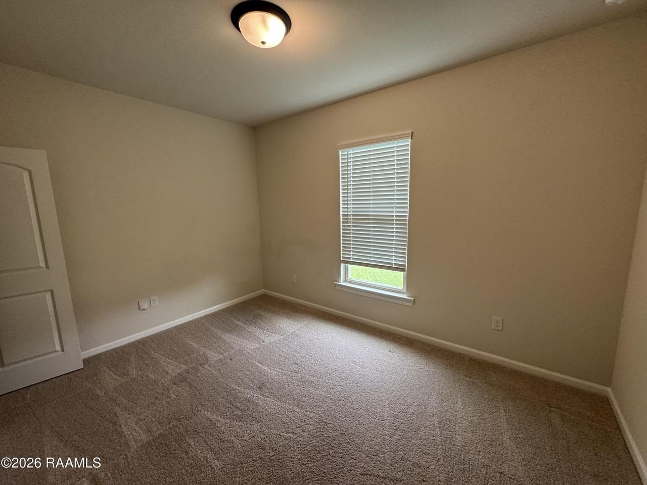325 Mulholland Ln - Photo 6 of 26