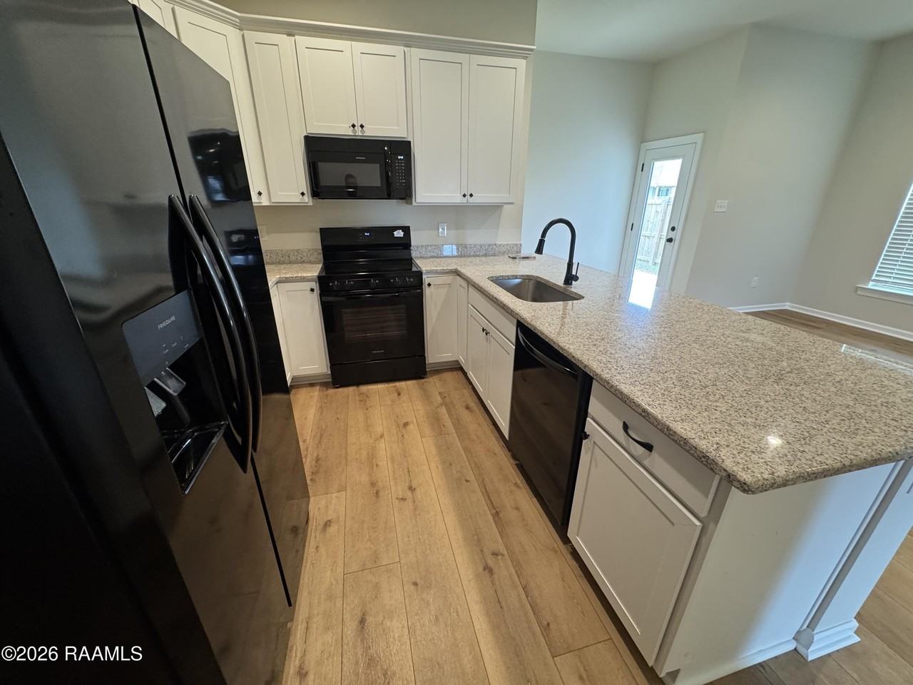325 Mulholland Ln - Photo 7 of 26