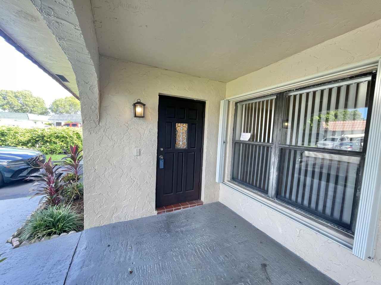 7110 Nw 78th Ave - Photo 4 of 18