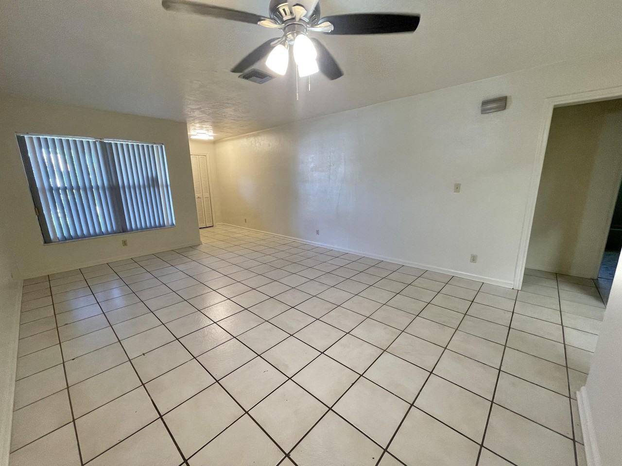 7110 Nw 78th Ave - Photo 5 of 18
