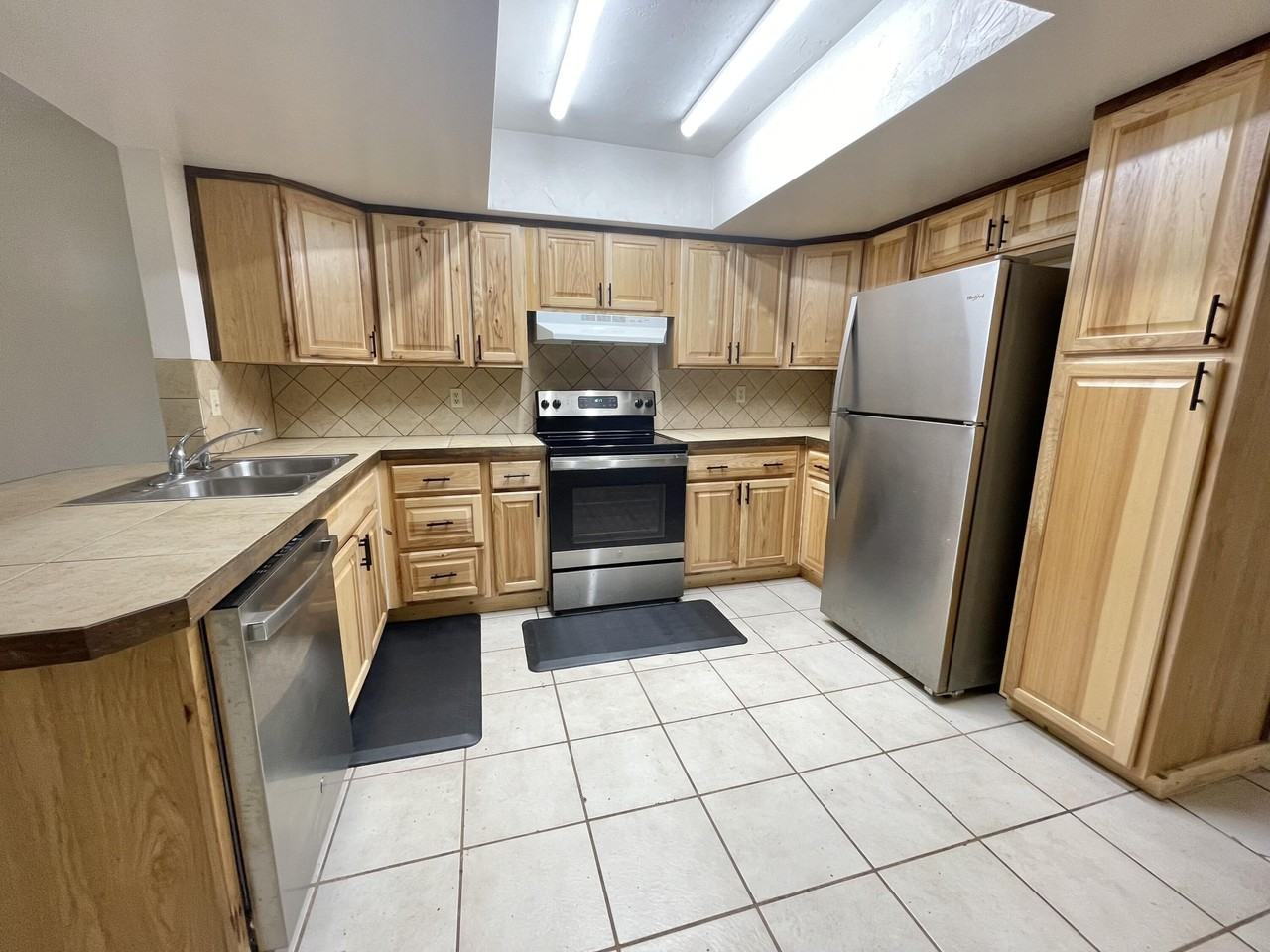 7110 Nw 78th Ave - Photo 6 of 18